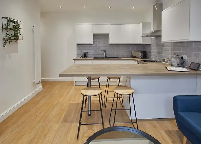 Host & - Routh Walk *