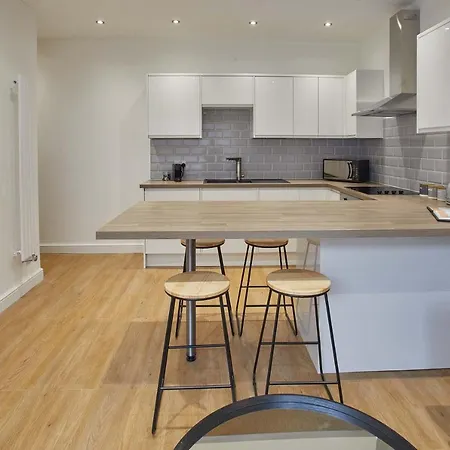 Host & - Routh Walk *