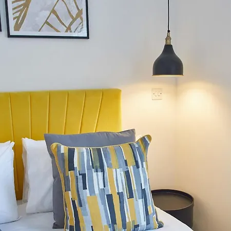 Host & - Routh Walk *