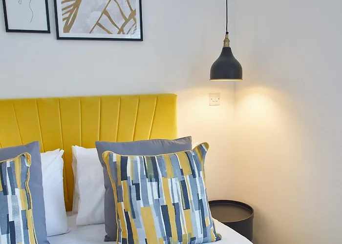 Host & - Routh Walk *